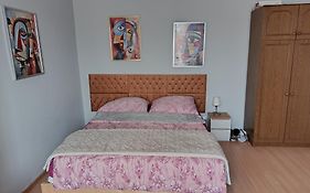 U Magdy apartament dla 4 osób 2 par parking za ogrodzeniem samodzielne zameldowanie klucze w skrytce kod wysyłany przed przyjazdem